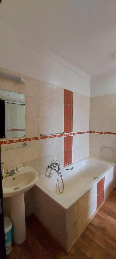 Pleasant Nest Homestay Near Jkia Airport And Sgr Station Nairobi Exteriör bild